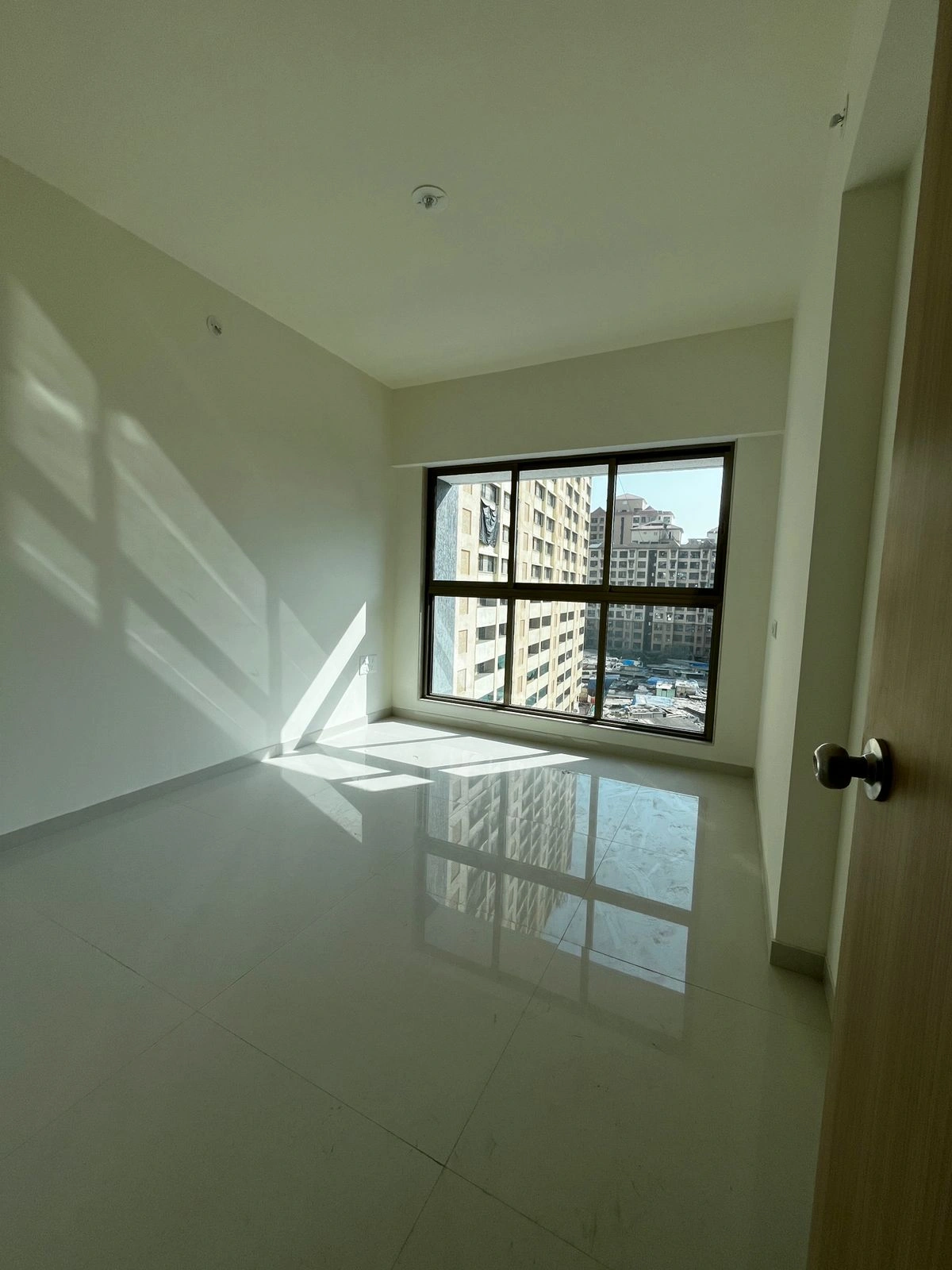 2 BHK Flat for Rent in Lodha raj Infinia, Malad West